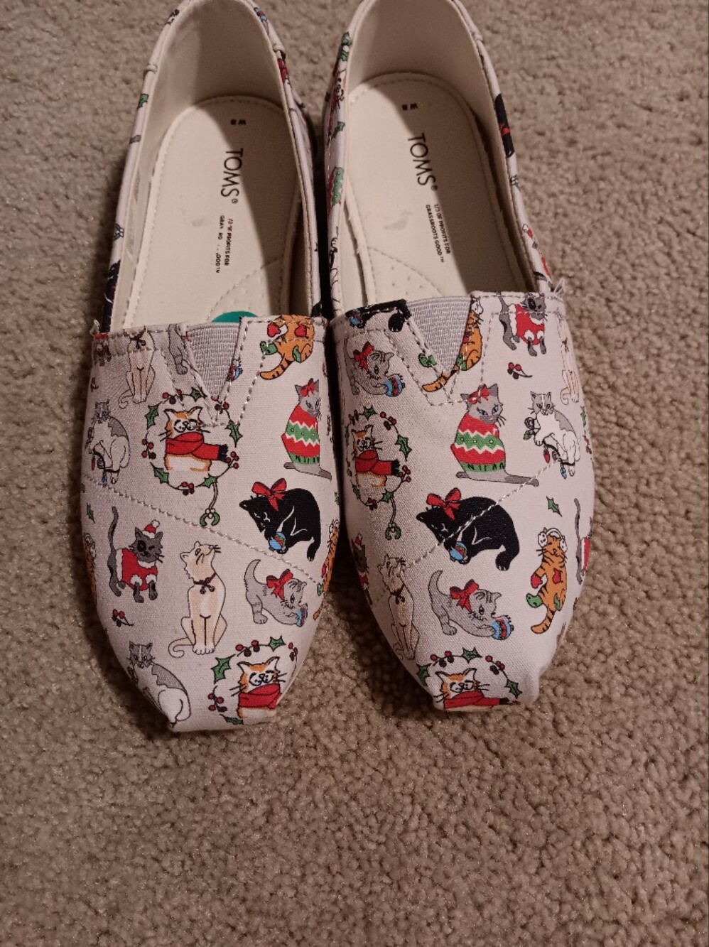 Toms Light Grey Canvas Slip-On Shoes with Multicolor Holiday Cat Print. W8.